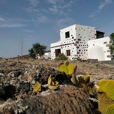 Lanzarote Casa Volcanica-Anclada Sobre La Lava Del Volcan Montana Blanca 외부 사진