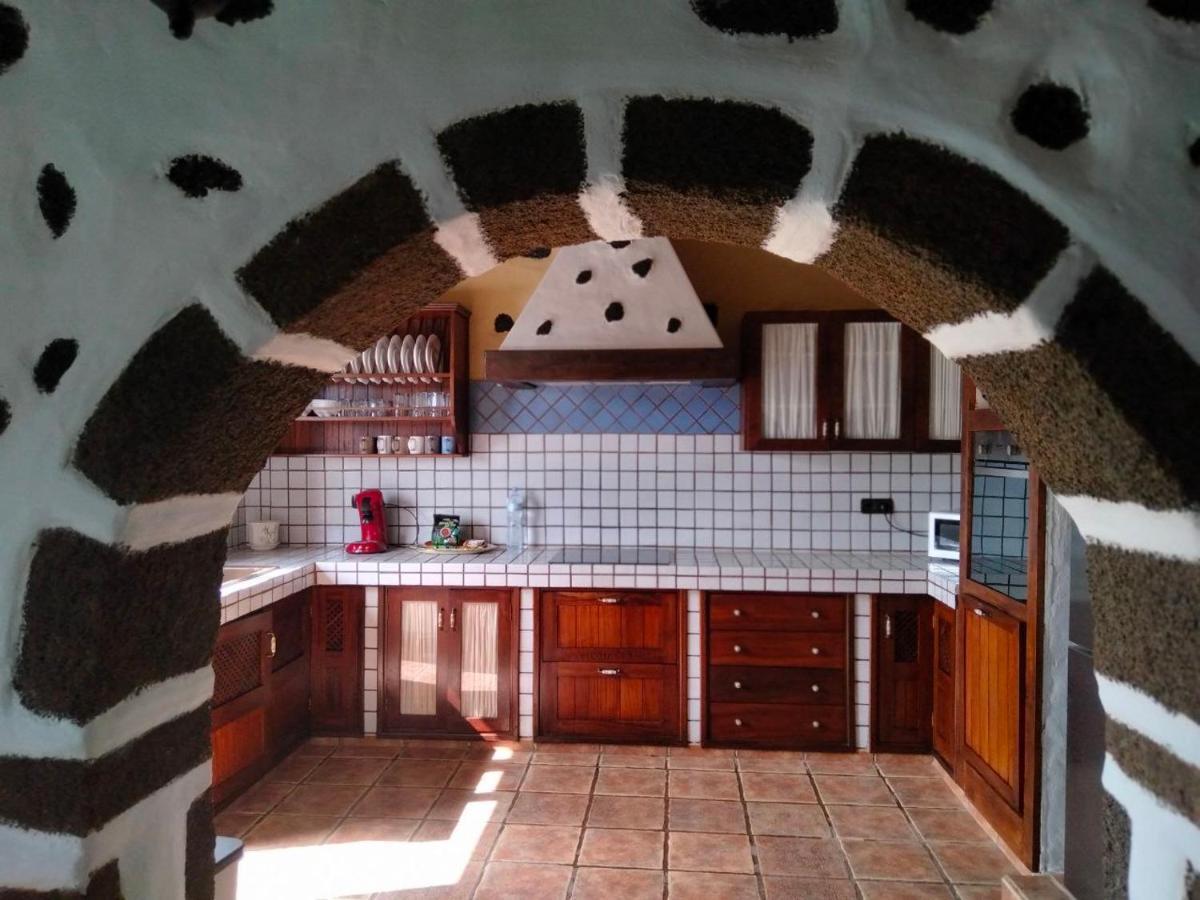 Lanzarote Casa Volcanica-Anclada Sobre La Lava Del Volcan Montana Blanca 외부 사진