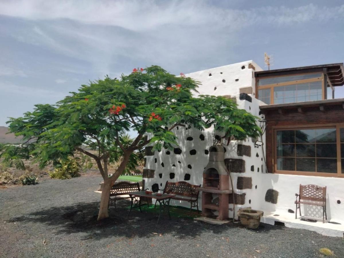 Lanzarote Casa Volcanica-Anclada Sobre La Lava Del Volcan Montana Blanca 외부 사진