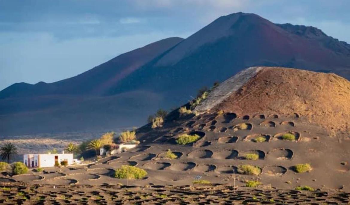 Lanzarote Casa Volcanica-Anclada Sobre La Lava Del Volcan Montana Blanca 외부 사진